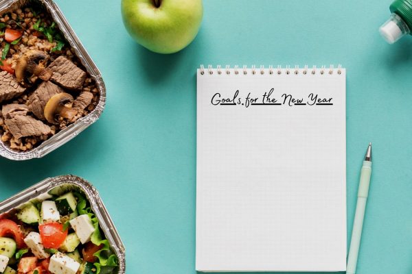 Fruit and nutrition goals for the new year written on a notepad
